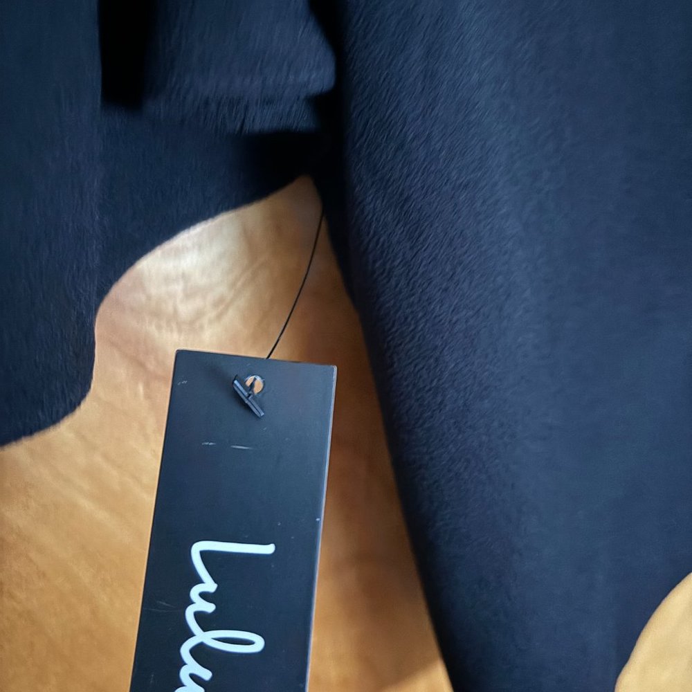 LuLu's 'ONTO SOMETHING BLACK ONE-SHOULDER TOP' - Picture 3 of 5